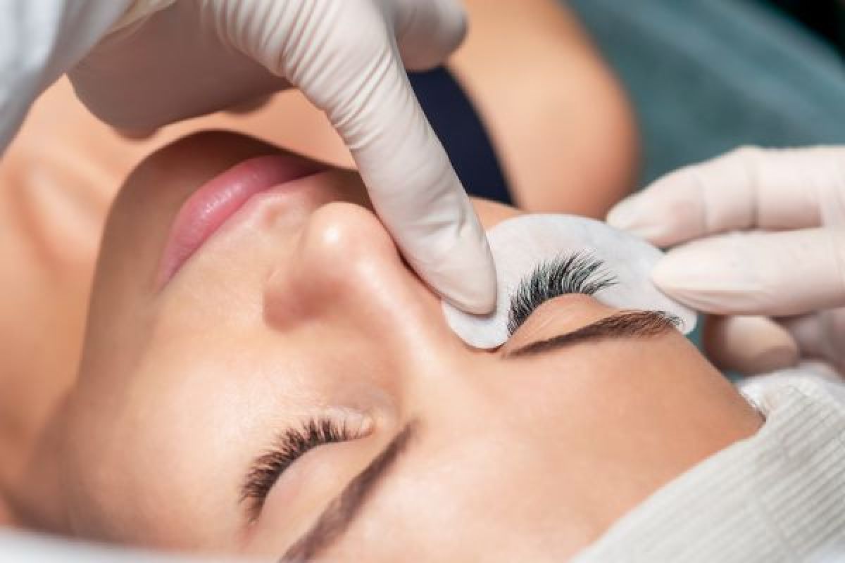 Extension de cils à Évian-les-Bains (74) Par Marina - Estheca