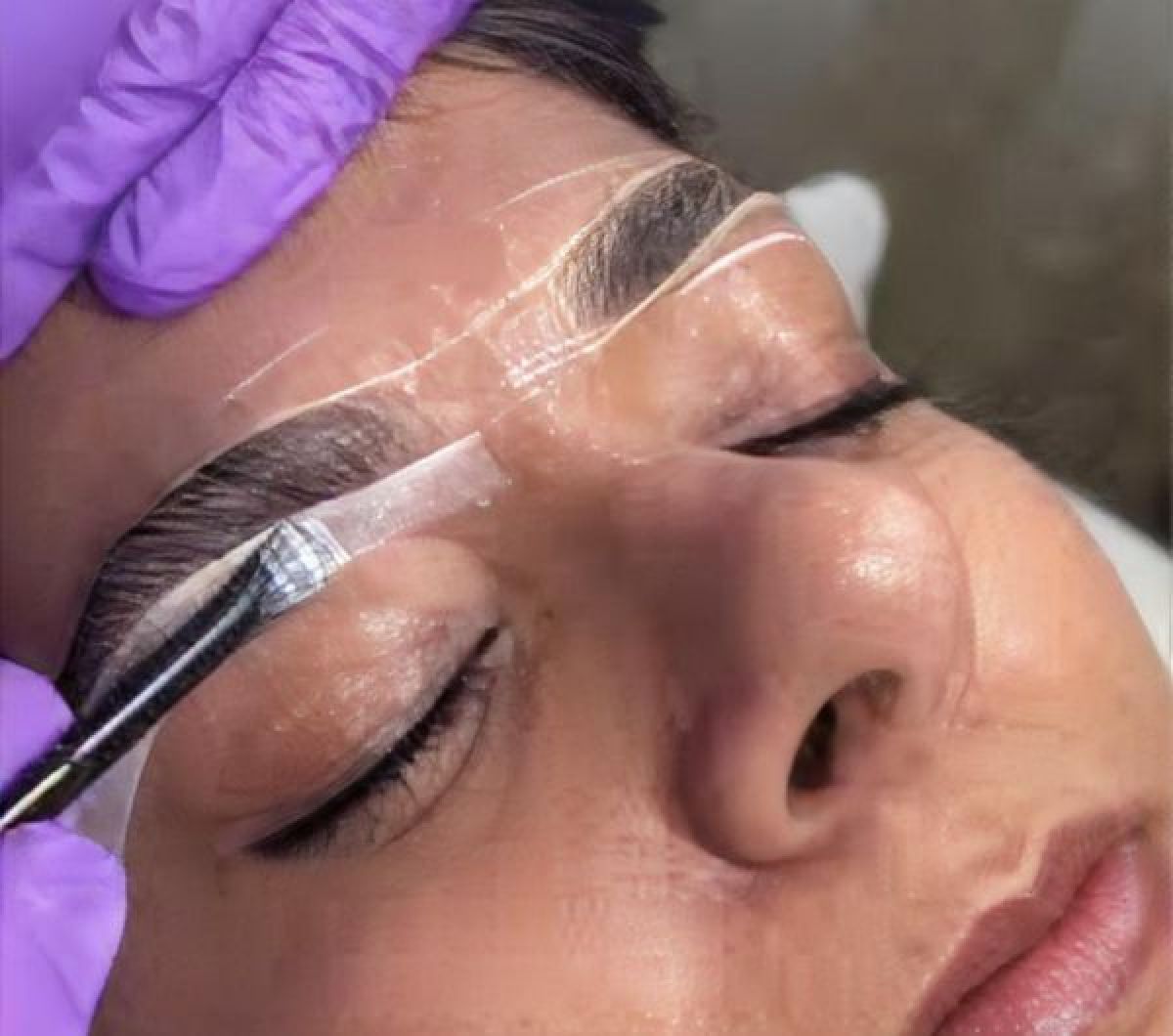 Halal brow ( reconstruction avec décoloration sans épilation) à Guénange (57) Par Magalie - Estheca