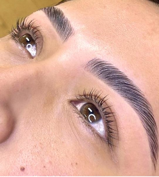 À Conflans-Sainte-Honorine | Browlift (rehaussement de sourcils) | Les meilleures esthéticiennes