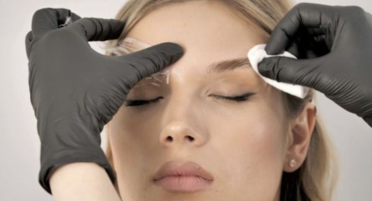 Brow lift (rehaussements sourcils) à Villiers-le-Bel (95) Par Sania - Estheca