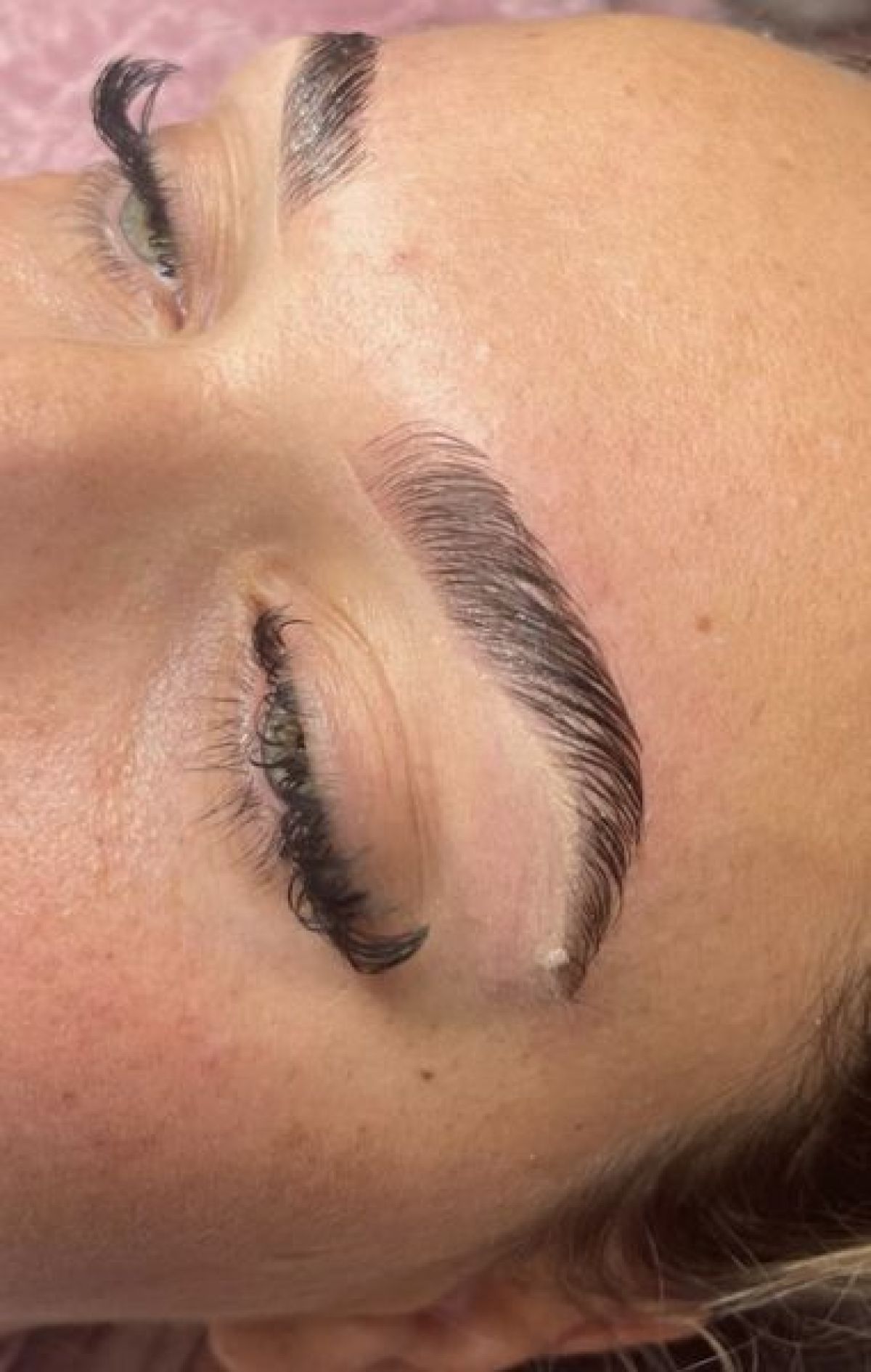 Browlift (rehaussement de sourcils) à Ulis (91) Par Imane - Estheca