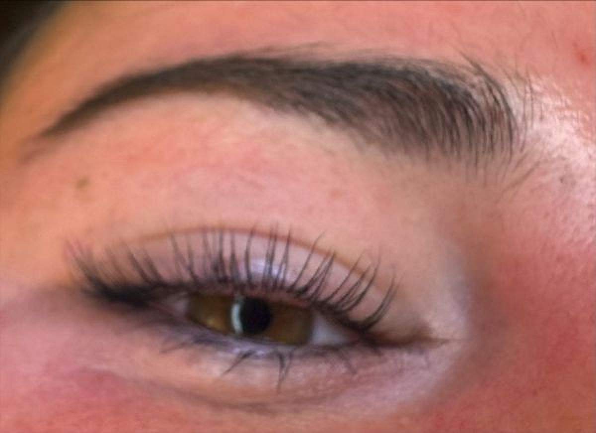 Rehaussement de cils à Juvignac (34) Par Charlotte - Estheca