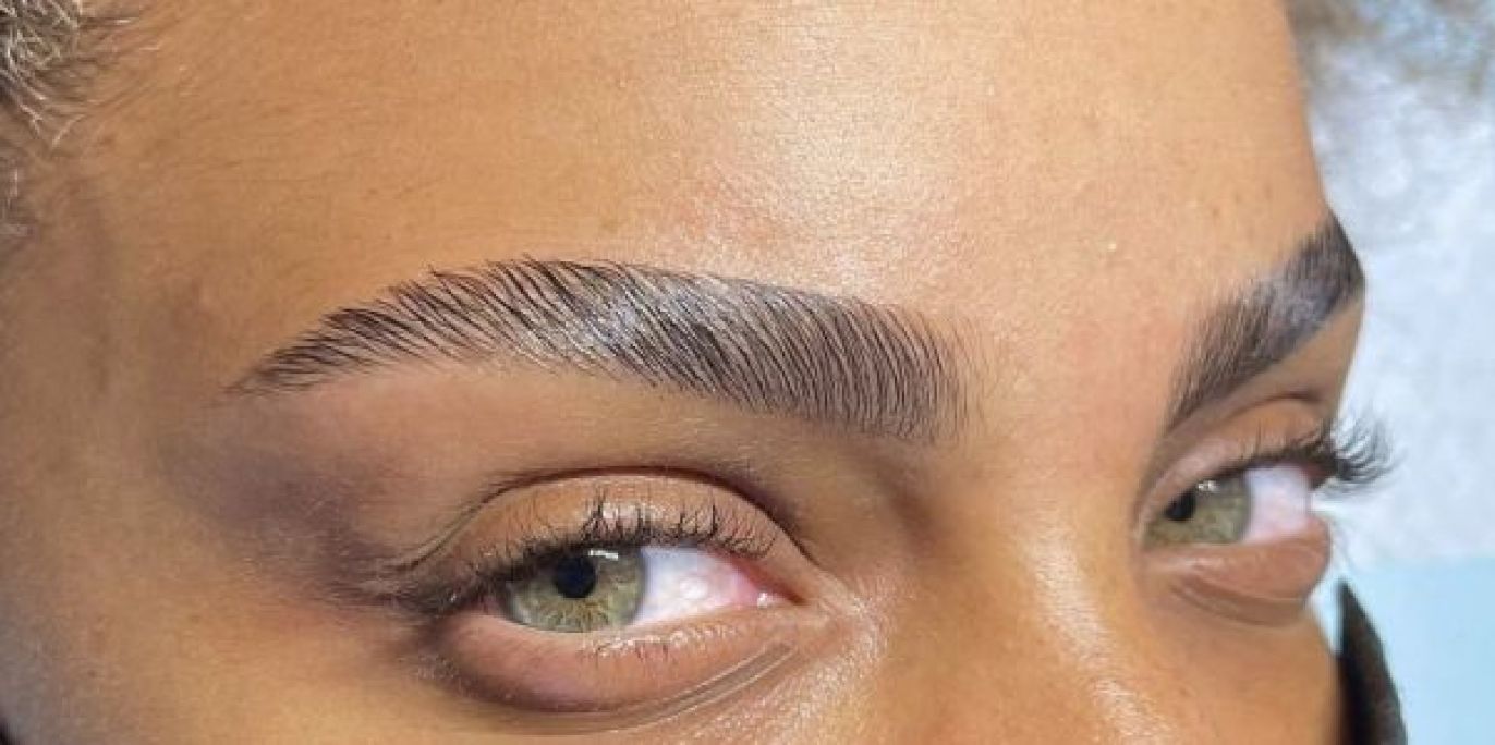 Browlift (rehaussement de sourcils) à Pontault-Combault (77) Par Fatima - Estheca